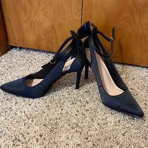 Black satin heels with bow